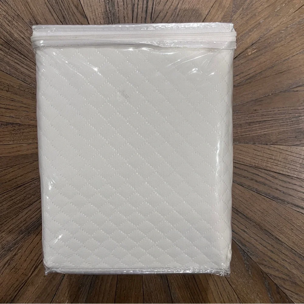 Martha Stewart Essentials Bed Bug Mattress Protector QUEEN Waterproof Allergen